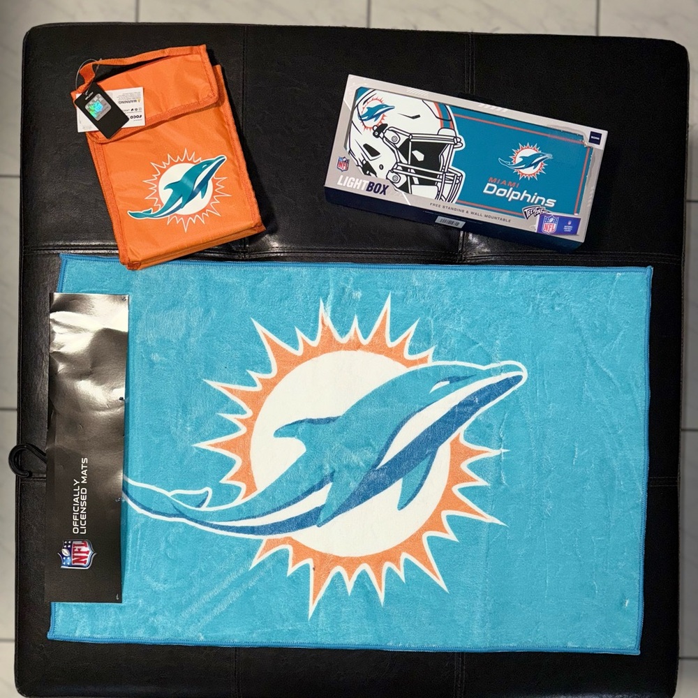 NWT NFL BUNDLE MIAMI DOLPHINS, DOOR MAT, LED LIGHT , LUNCH BAG.